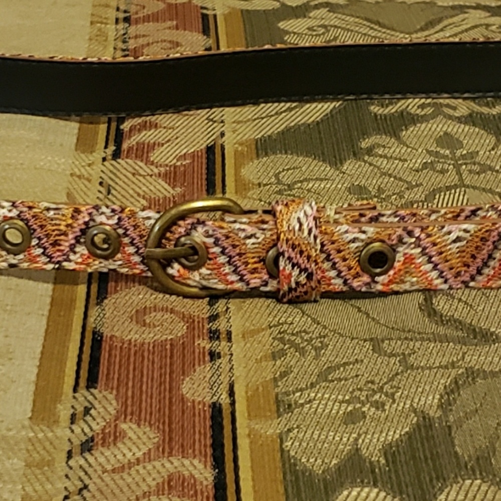 Colorful 70s inspired zigzag woven skinny belt
